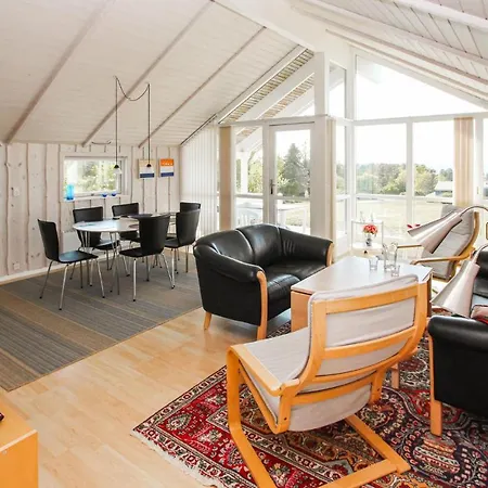 Dom wakacyjny Lovely In With Wifi *